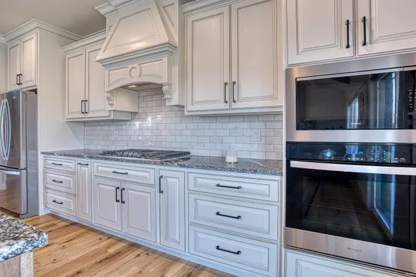 $695,000 | 2086 Chadwick Drive, Newburgh, IN 47630