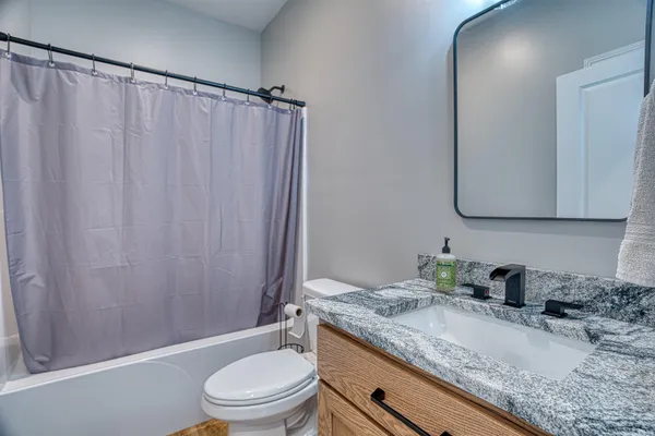$695,000 | 2086 Chadwick Drive, Newburgh, IN 47630