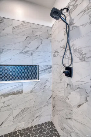 $695,000 | 2086 Chadwick Drive, Newburgh, IN 47630