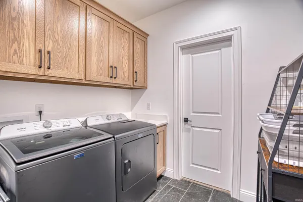 $695,000 | 2086 Chadwick Drive, Newburgh, IN 47630