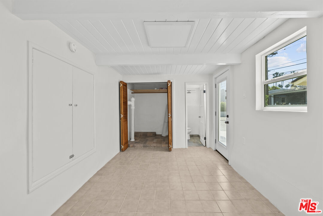 100 East Kenneth Road Glendale, CA 91207 - Photo 17 of 19