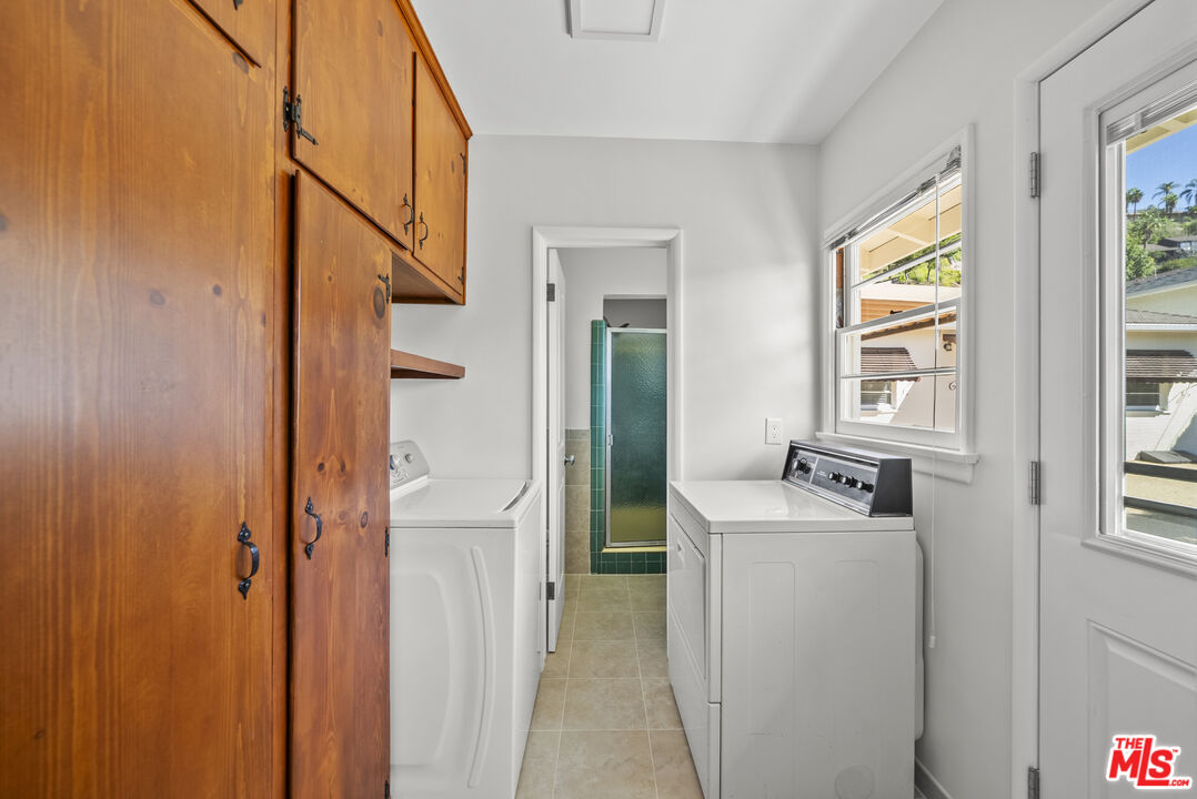 100 East Kenneth Road Glendale, CA 91207 - Photo 6 of 19
