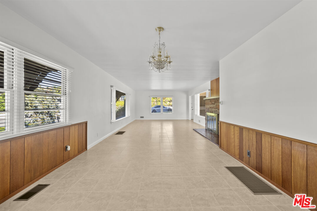 100 East Kenneth Road Glendale, CA 91207 - Photo 7 of 19