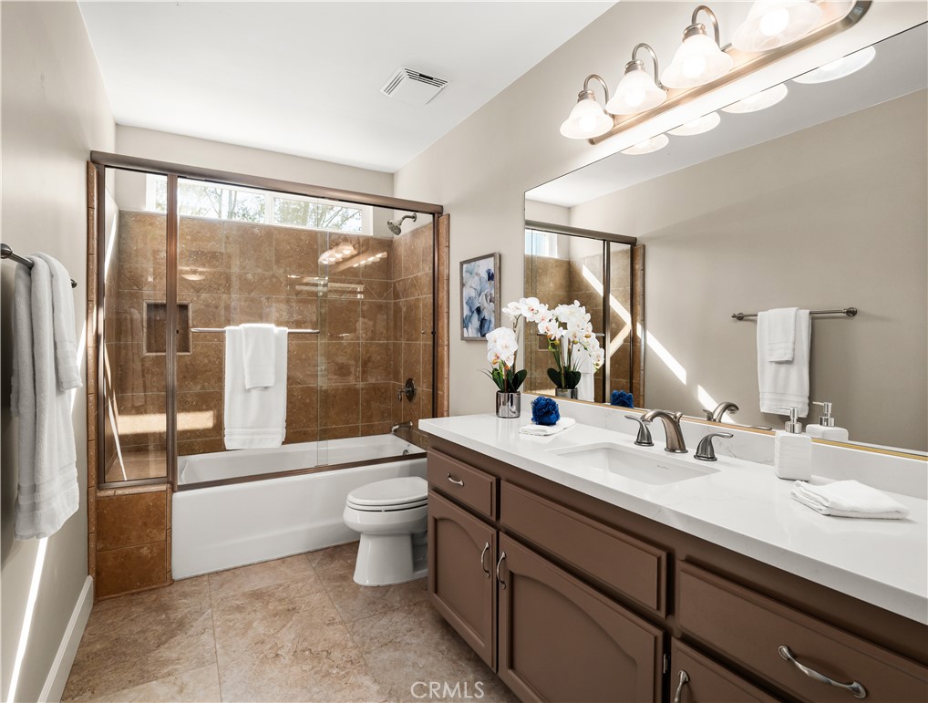 2465 Via Oeste Drive Fallbrook, CA 92028 - Photo 23 of 44 a bathroom with a double vanity sink toilet mirror and bathtub