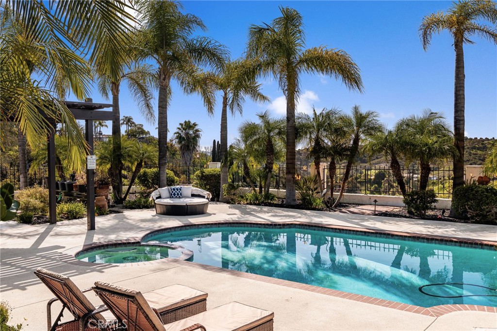 2465 Via Oeste Drive Fallbrook, CA 92028 - Photo 26 of 44 a view of a yard with a patio