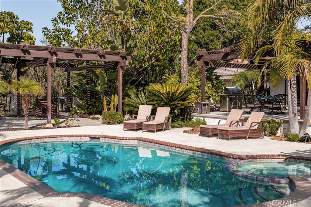 2465 Via Oeste Drive Fallbrook, CA 92028 - Photo 34 of 44 a view of outdoor space yard and patio