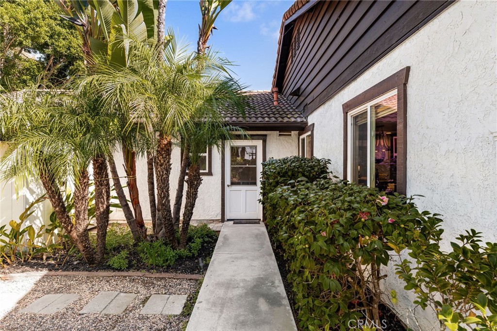 2465 Via Oeste Drive Fallbrook, CA 92028 - Photo 35 of 44 a front view of a house with a yard