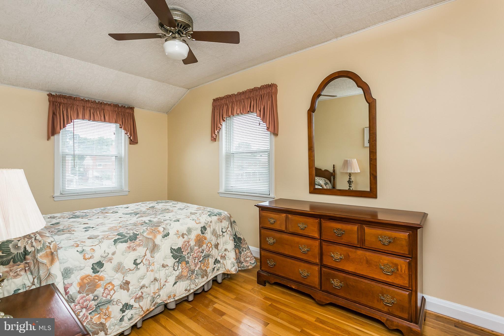 1000 Arncliffe Road Baltimore, MD 21221 - Photo 20 of 36 a bedroom with a bed and a window