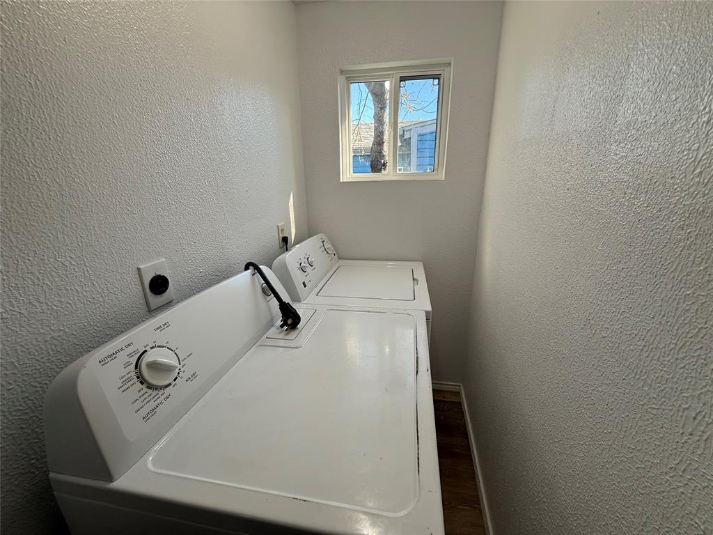 2912 Frazier Street Dallas, TX 75210 - Photo 28 of 36 a utility room with dryer and washer