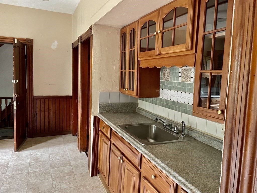 2 Vernon St Place Worcester, MA 01607 - Photo 5 of 10 Gallery Image 5