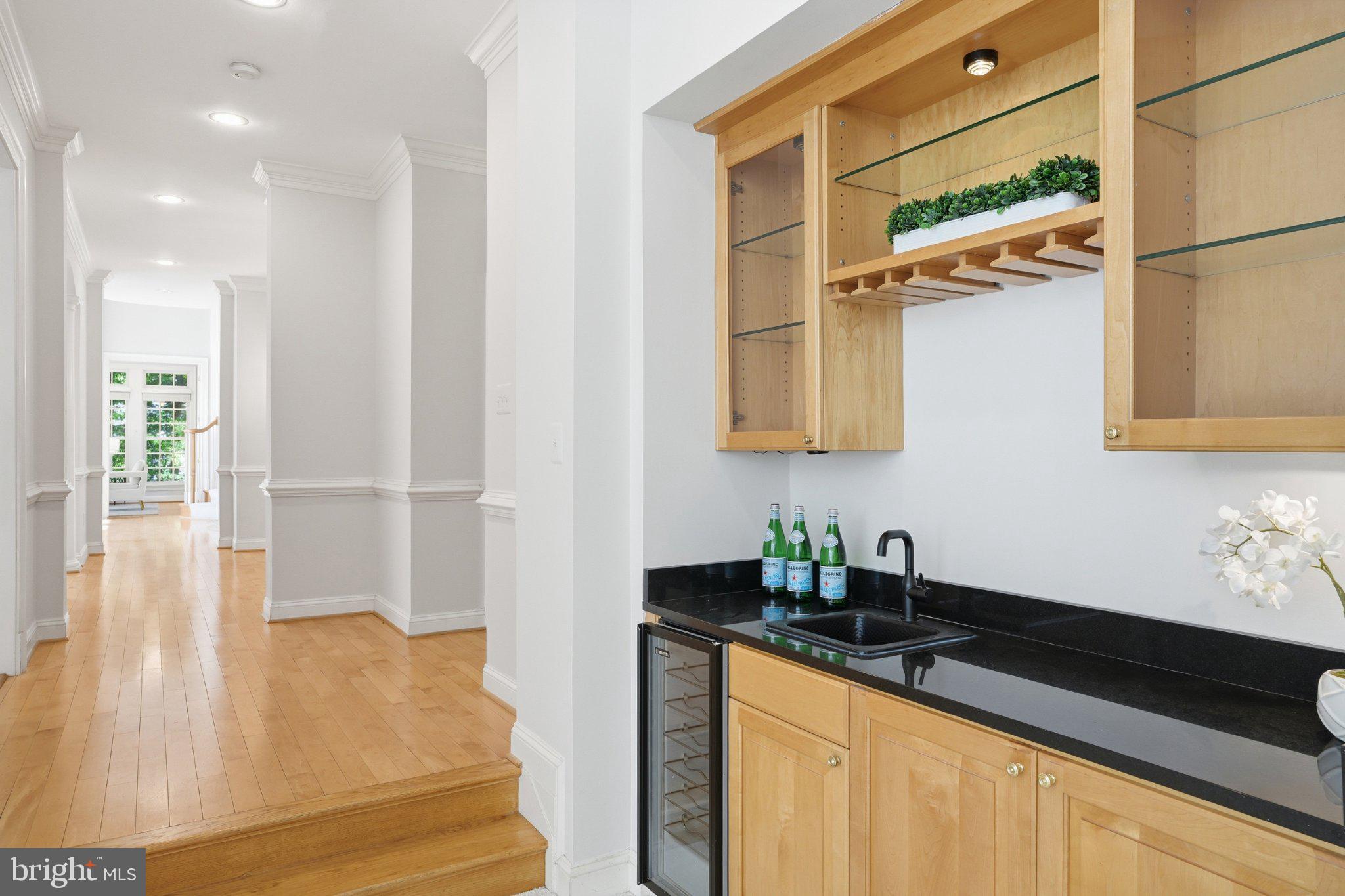 891 Chinquapin Road McLean, VA 22102 - Photo 24 of 78 Elegant entry with stylish wet bar.