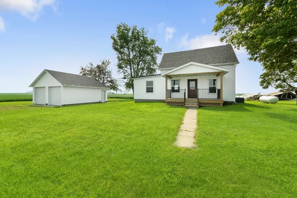 $238,500 | 2711 East 800 North Road, Wenona, IL 61377