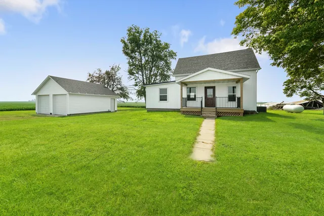 $244,900 | 2711 East 800 North Road, Wenona, IL 61377
