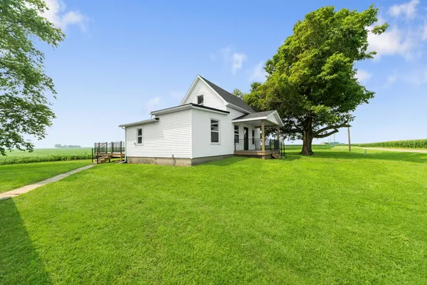$238,500 | 2711 East 800 North Road, Wenona, IL 61377