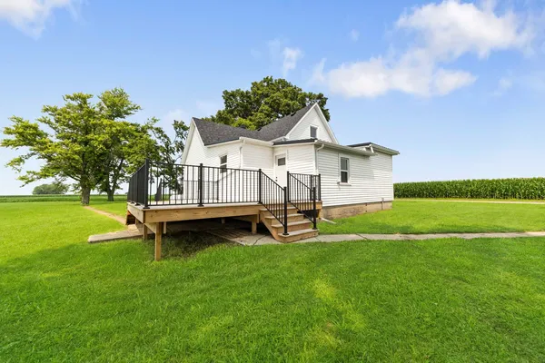 $238,500 | 2711 East 800 North Road, Wenona, IL 61377