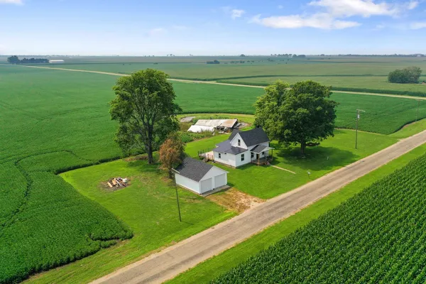 $238,500 | 2711 East 800 North Road, Wenona, IL 61377