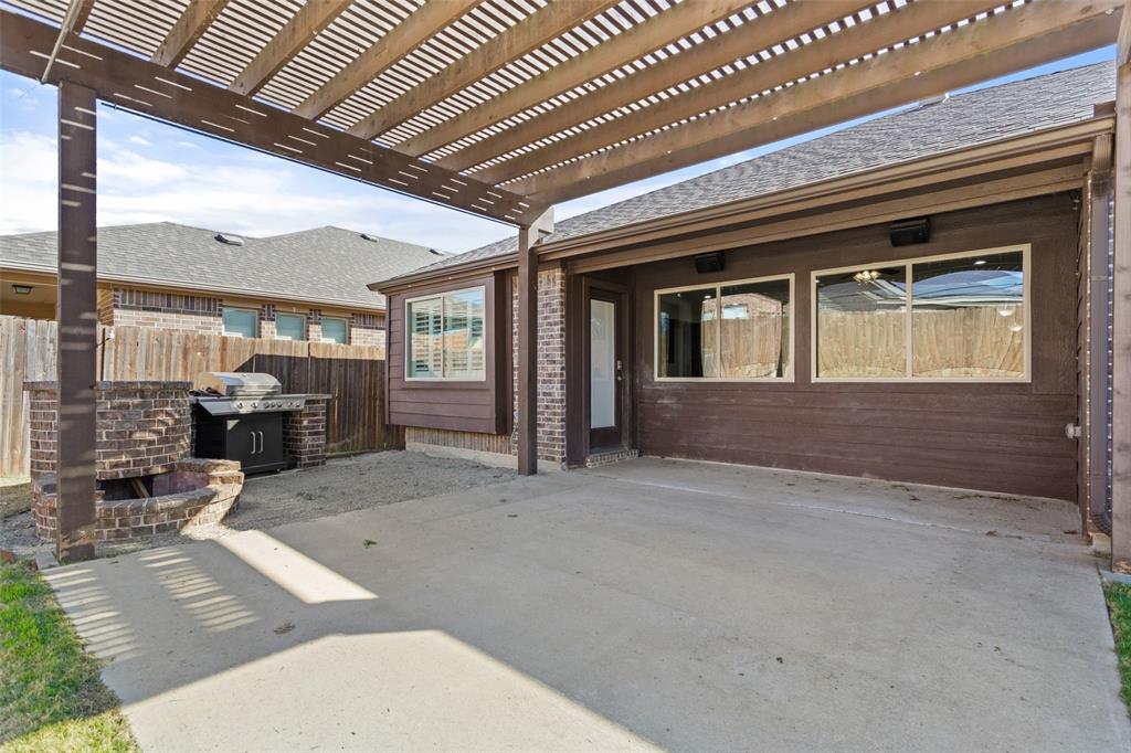 816 Harrison Lane Lavon, TX 75166 - Photo 30 of 40 a view of an entryway with sitting space