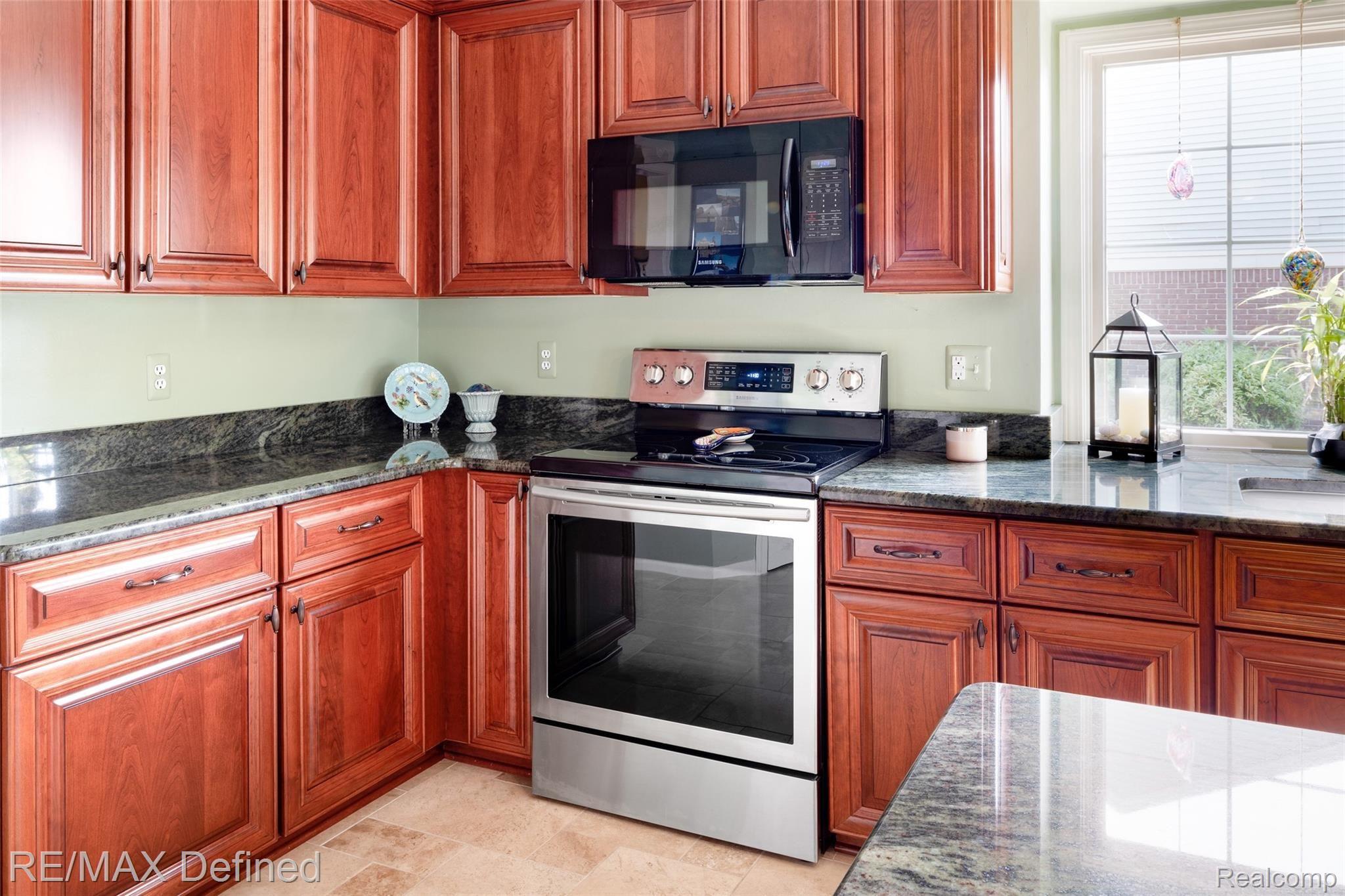 1703 Devonwood Drive Rochester, MI 48306 - Photo 13 of 43 1703-Devonwood-Dr-14.jpg