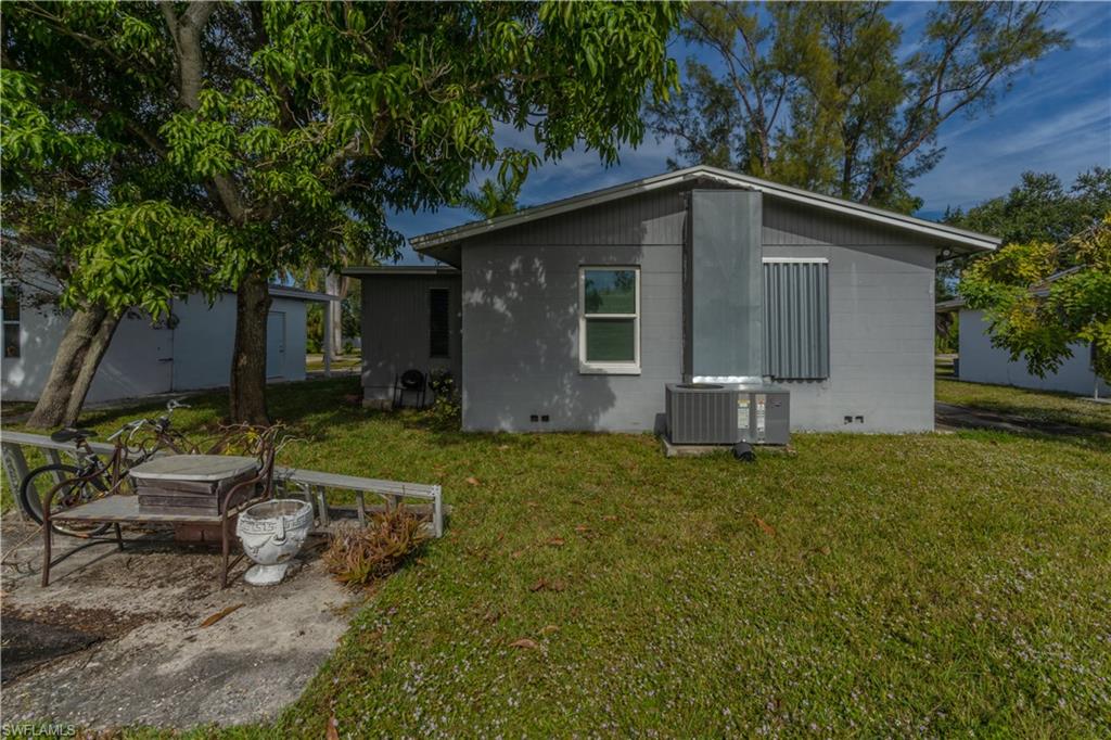 1360 5th Avenue North Naples, FL 34102 - Photo 35 of 45 a view of a house with backyard and garden