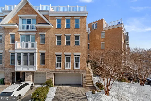$820,000 | 1225 Harbor Island Walk, Baltimore, MD 21230