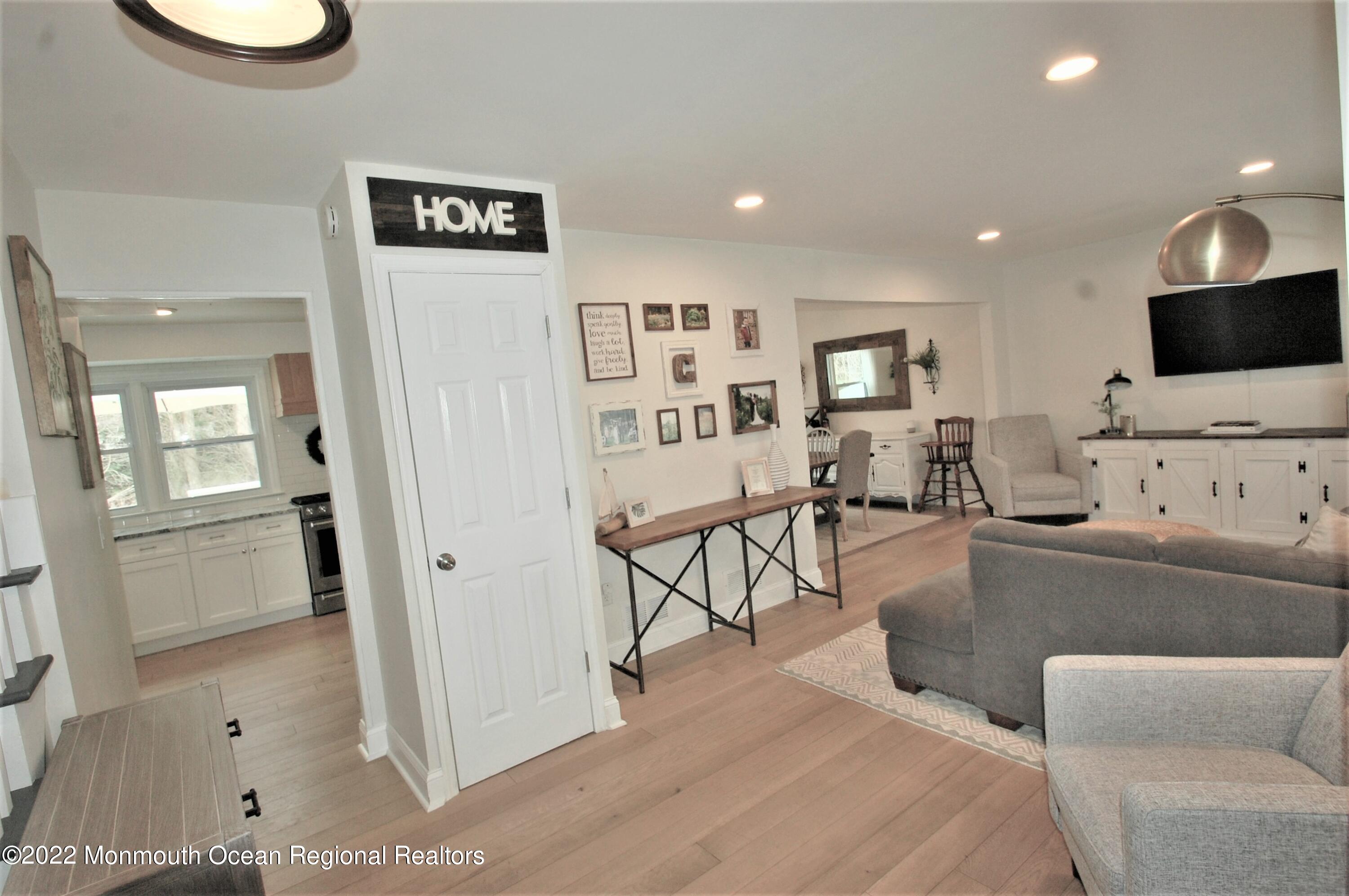 6 Templer Way Hazlet, NJ 07730 - Photo 4 of 41 CSC_0004 (2)