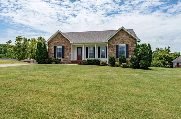 $329,900 | 1010 North 1st Street, Westmoreland, TN 37186