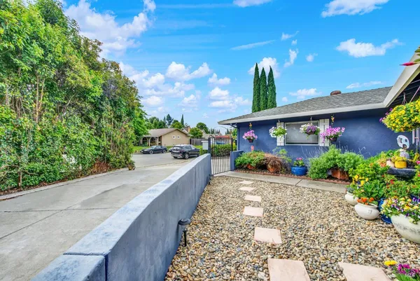 $525,000 | 333 Honeysuckle Drive, Fairfield, CA 94533