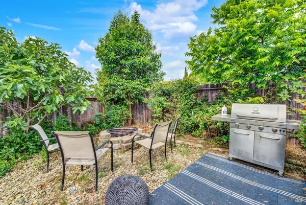 $525,000 | 333 Honeysuckle Drive, Fairfield, CA 94533