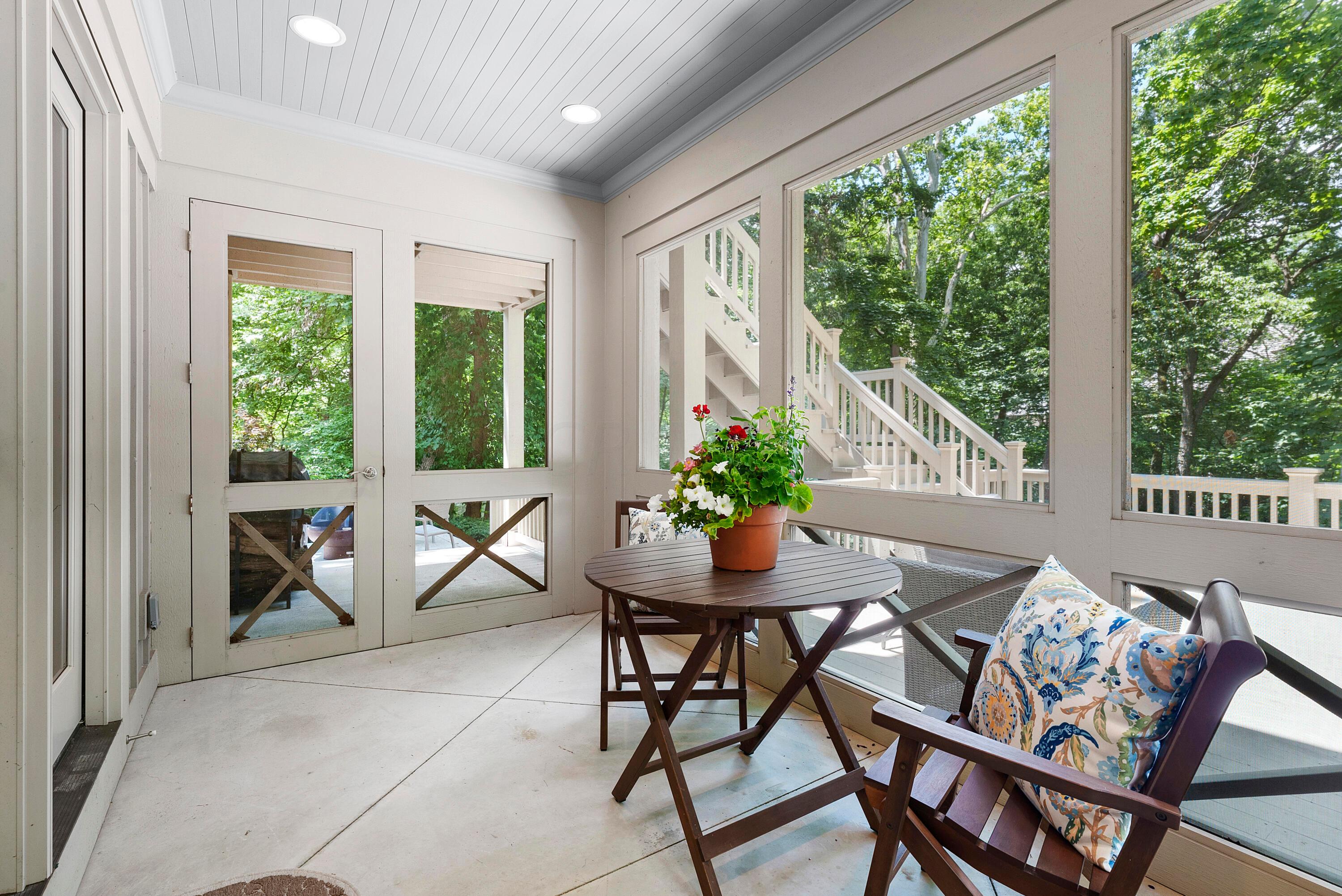 2730 Edington Road Columbus, OH 43221 - Photo 37 of 70 Screened Porch