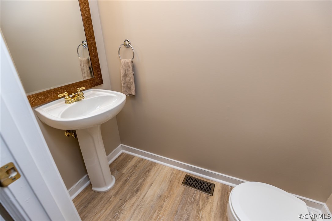 14009 Harbour Pointe Road Midlothian, VA 23112 - Photo 16 of 50 1rst floor guest bath.