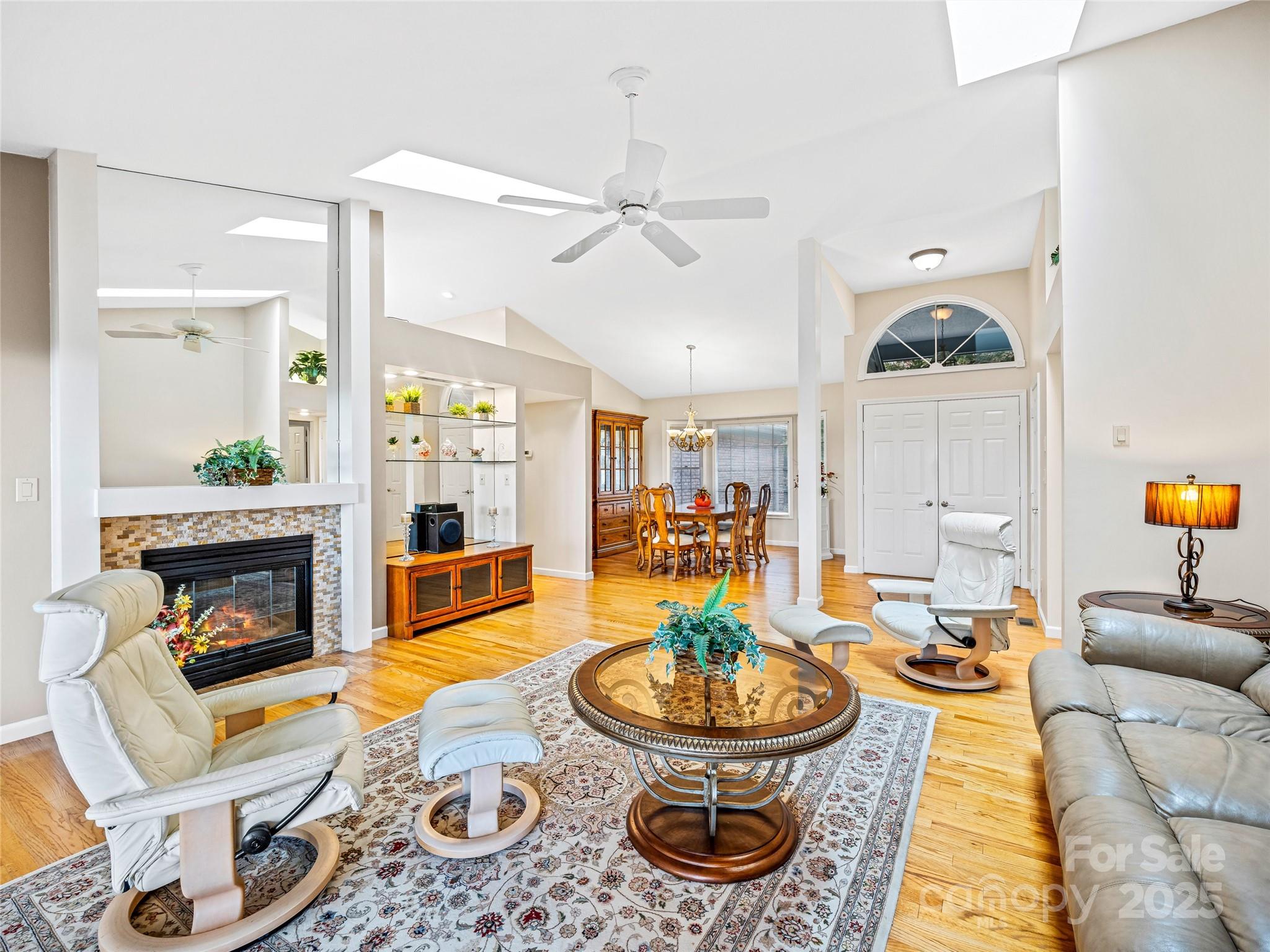 811 Sunlight Ridge Drive Hendersonville, NC 28792 - Photo 15 of 32