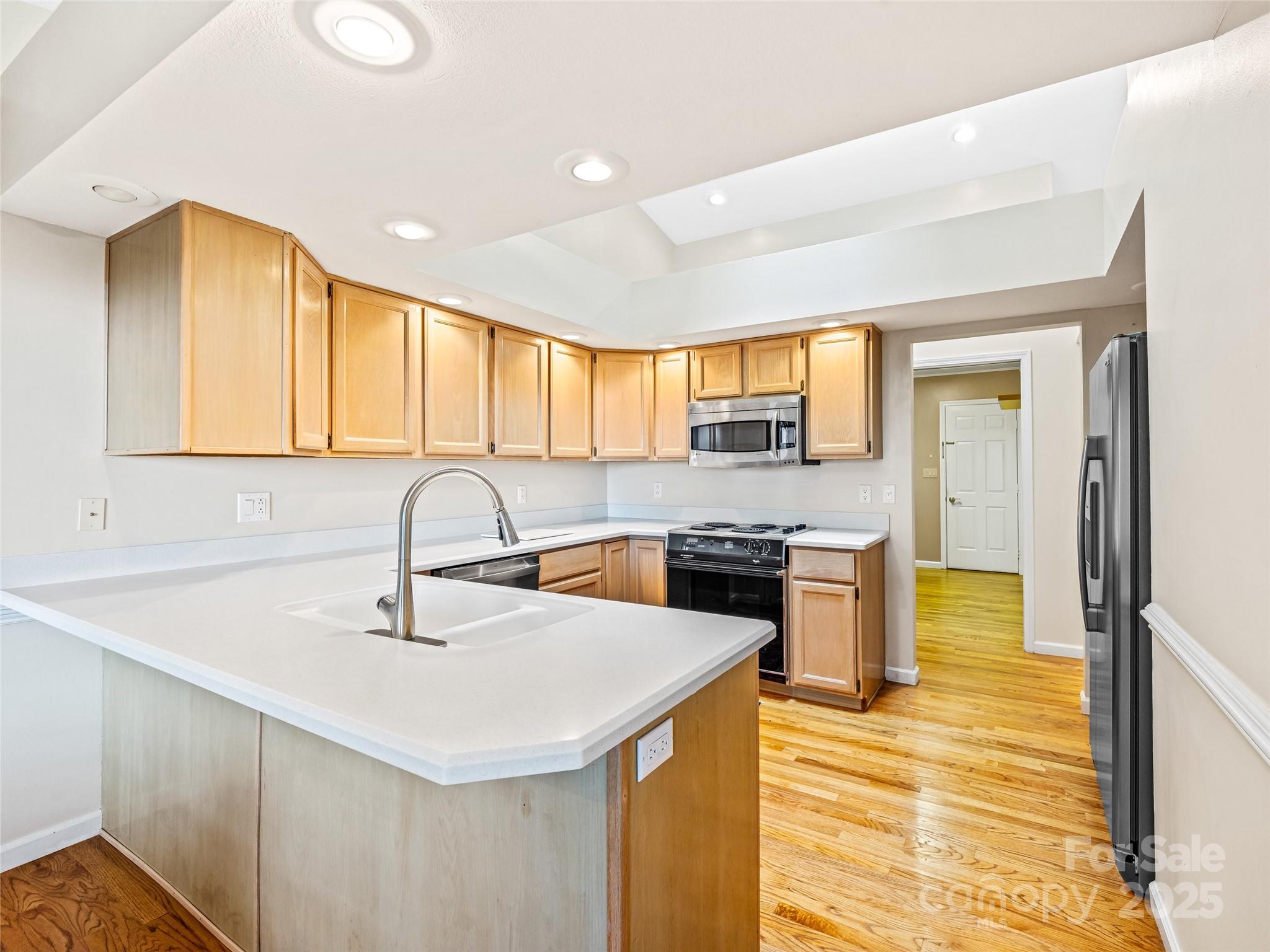 811 Sunlight Ridge Drive Hendersonville, NC 28792 - Photo 18 of 32