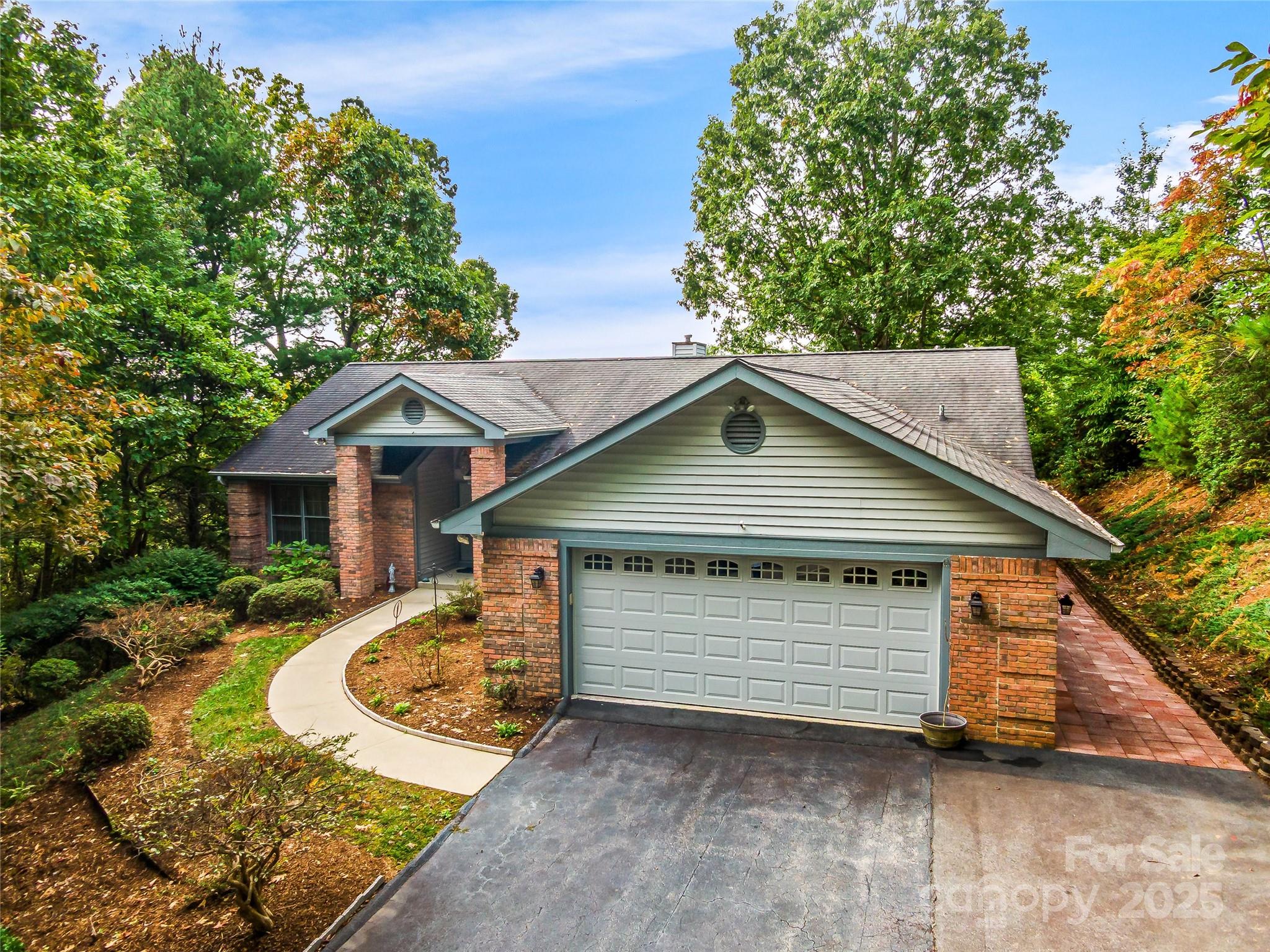 811 Sunlight Ridge Drive Hendersonville, NC 28792 - Photo 4 of 32