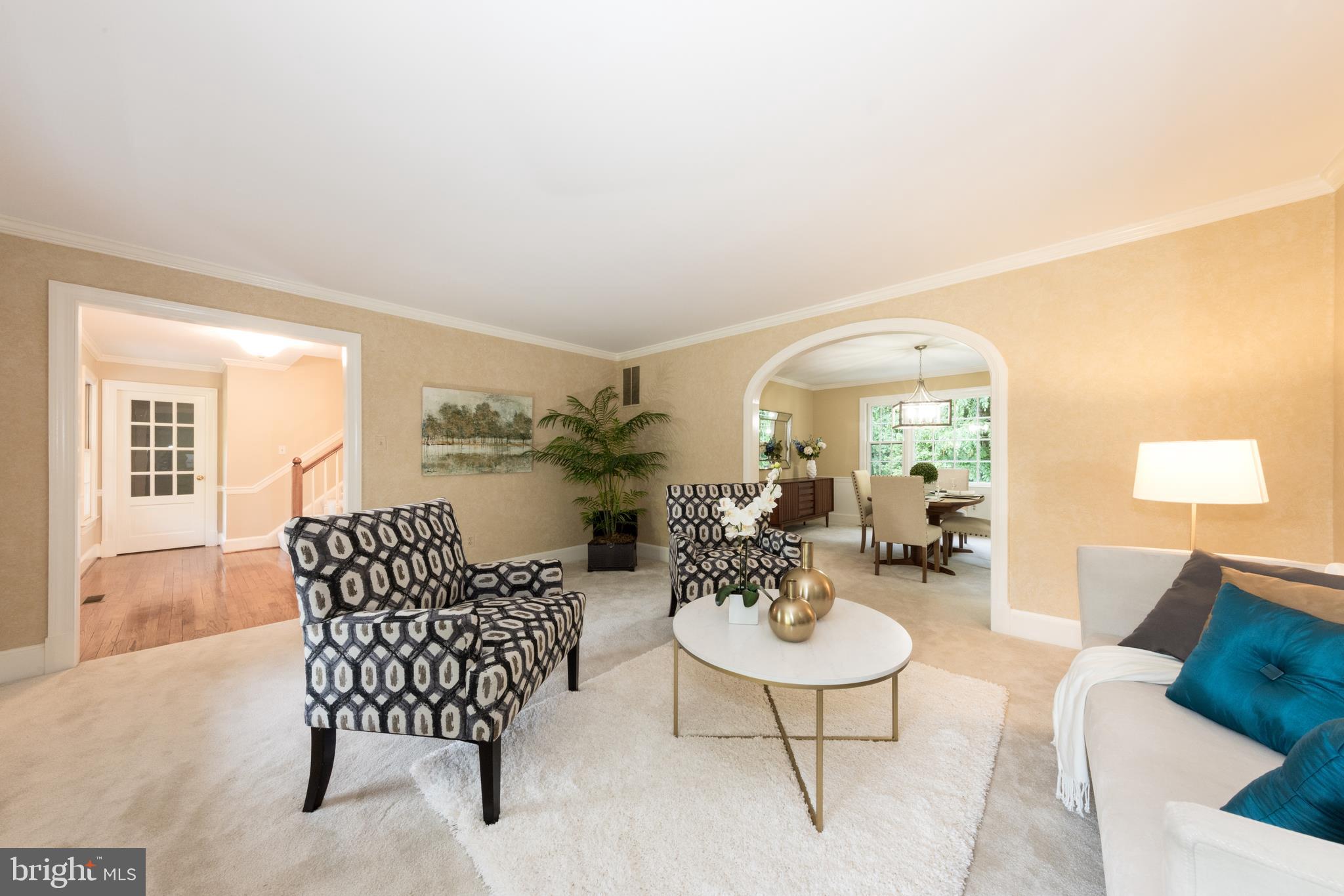 6040 Chapman Road Lorton, VA 22079 - Photo 12 of 58 Large formal living room with custom arch!