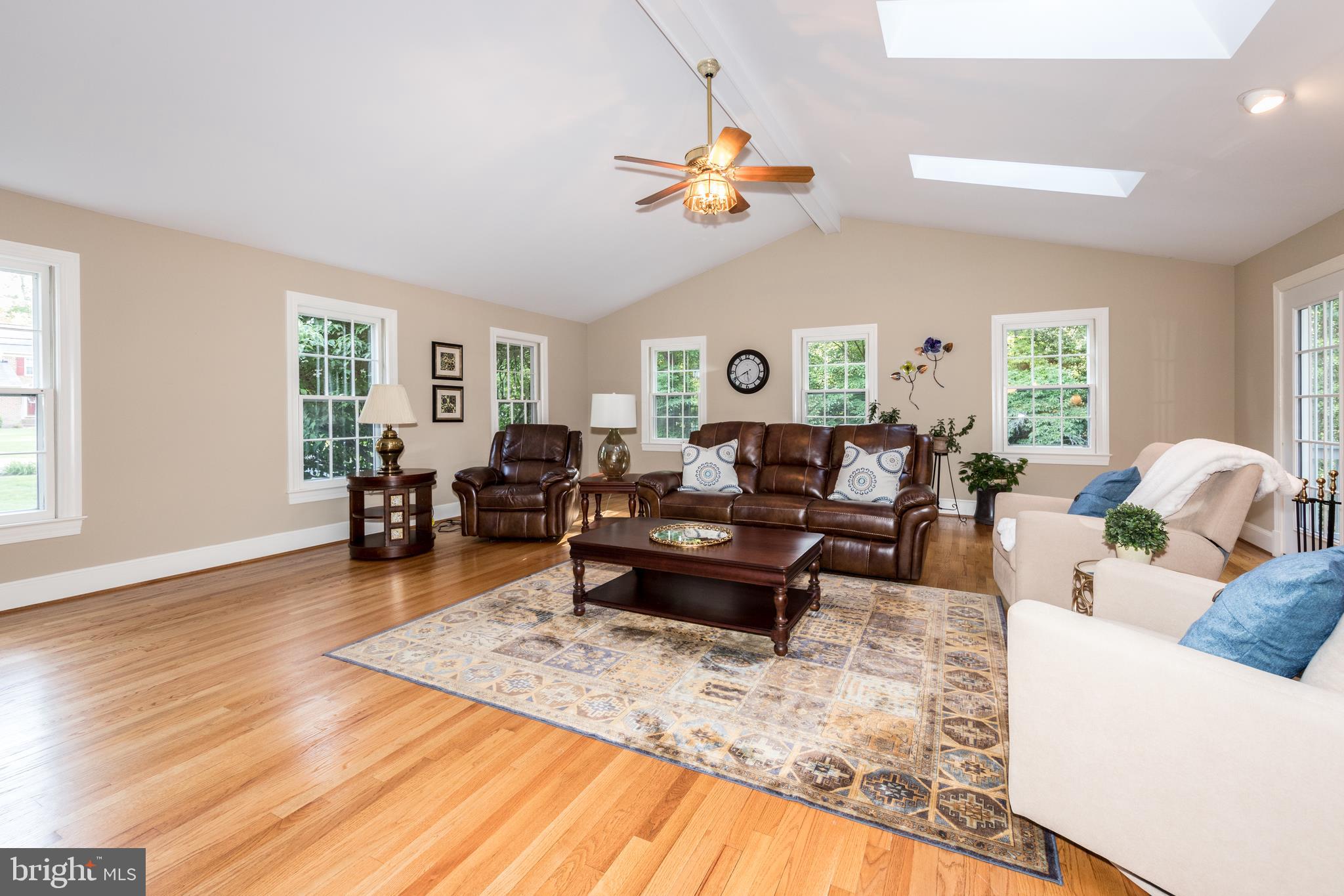 6040 Chapman Road Lorton, VA 22079 - Photo 22 of 58 Sunny great room = 3 skylights & lots of windows