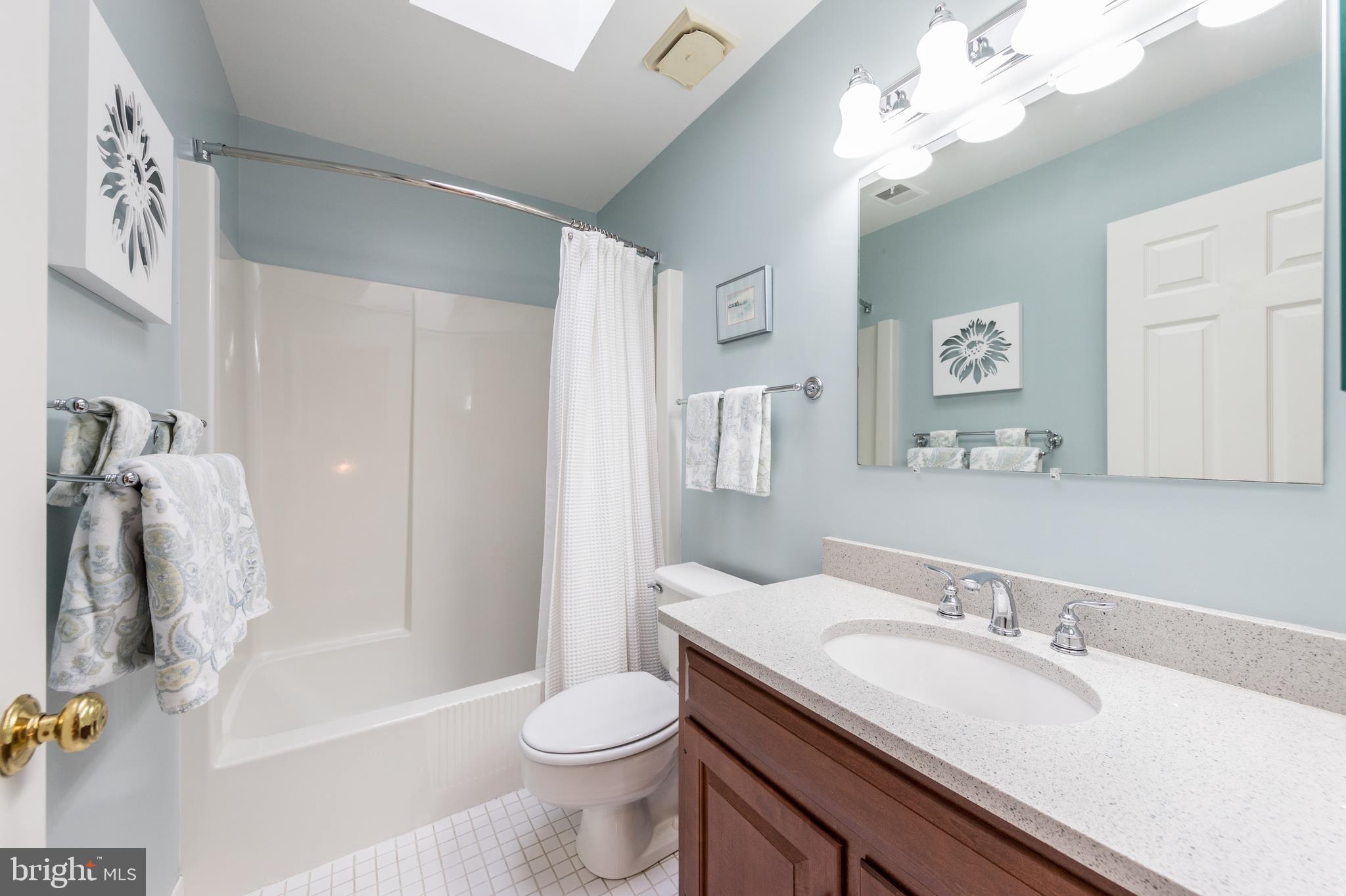 6040 Chapman Road Lorton, VA 22079 - Photo 37 of 58 Upstairs hall bathroom has a large skylight!