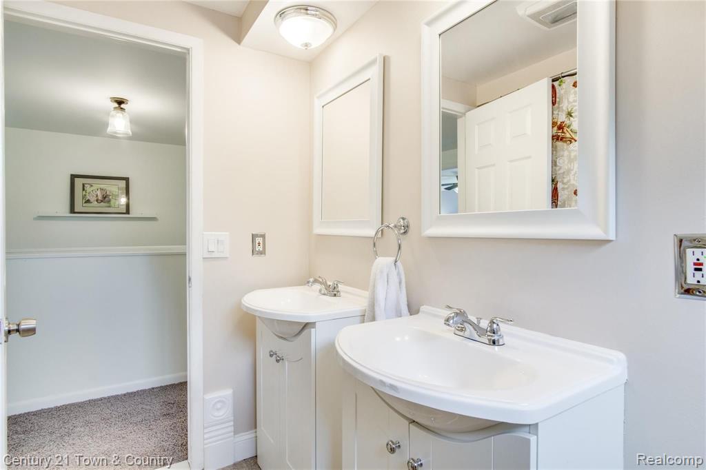 548 Ten Point Drive Rochester Hills, MI 48309 - Photo 38 of 46