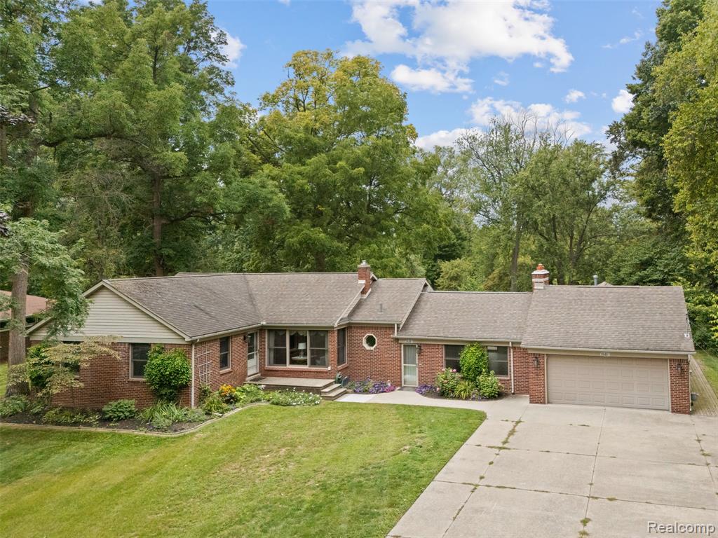 38481 Riverside Drive Clinton Township, MI 48036 - Photo 3 of 49 Gallery Image 3