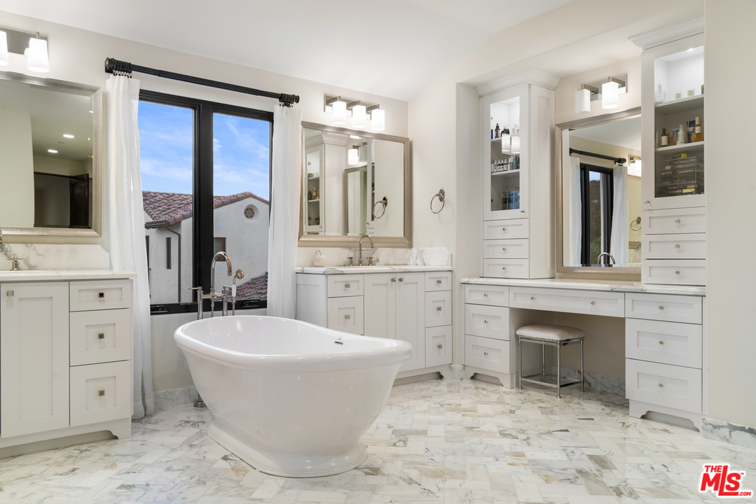 2710 Country Ridge Road Calabasas, CA 91302 - Photo 22 of 49 Gallery Image 22