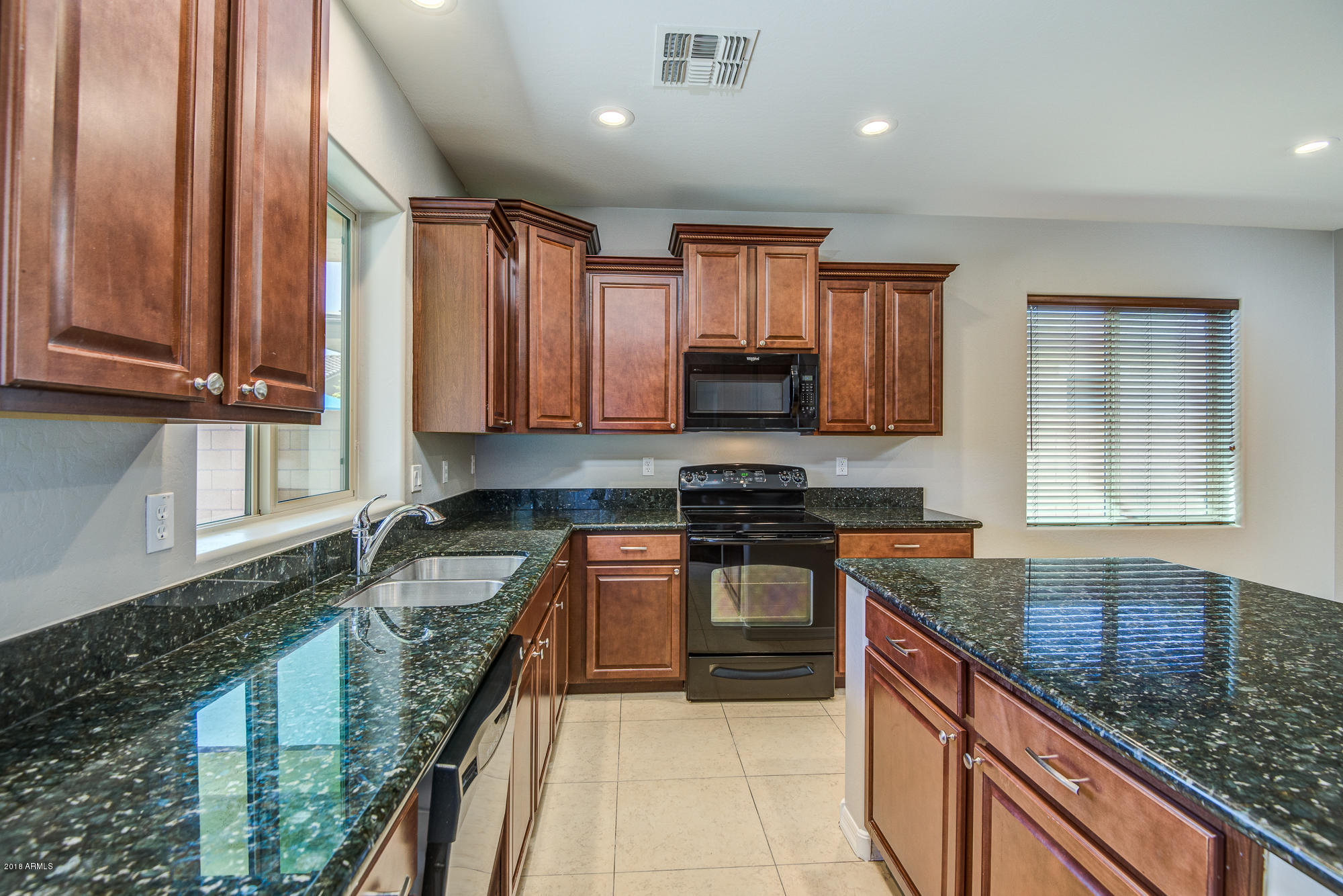 1819 South Rochester Drive Gilbert, AZ 85295 - Photo 4 of 25 DSC_4451
