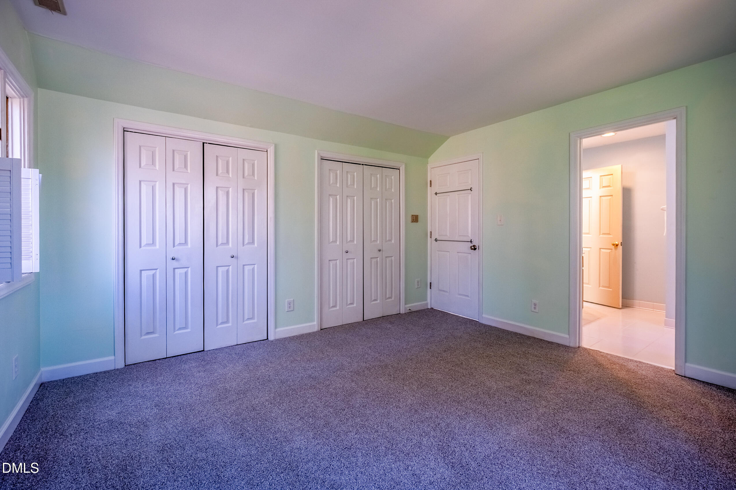 10 Innisfree Drive Durham, NC 27707 - Photo 29 of 36 an empty room with windows