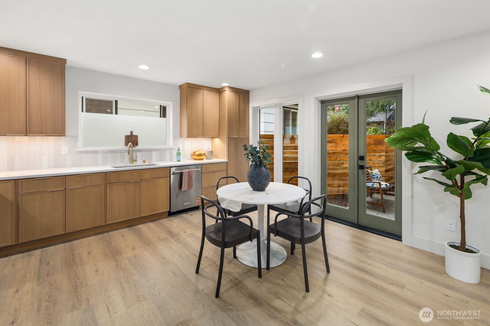 3622 48th Avenue Southwest Seattle, WA 98116 - Photo 7 of 28