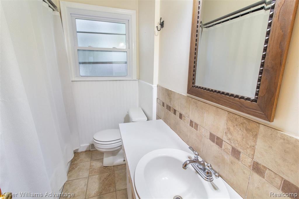 2621 Longview Avenue Rochester Hills, MI 48307 - Photo 11 of 19
