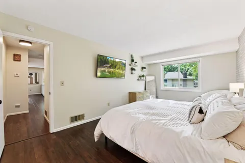 $279,000 | 1042 Pontiac Lane, Chanhassen, MN 55317