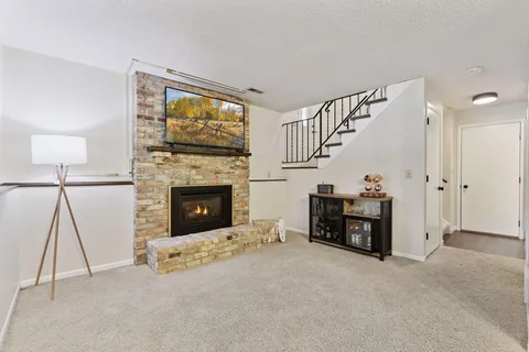 $279,000 | 1042 Pontiac Lane, Chanhassen, MN 55317