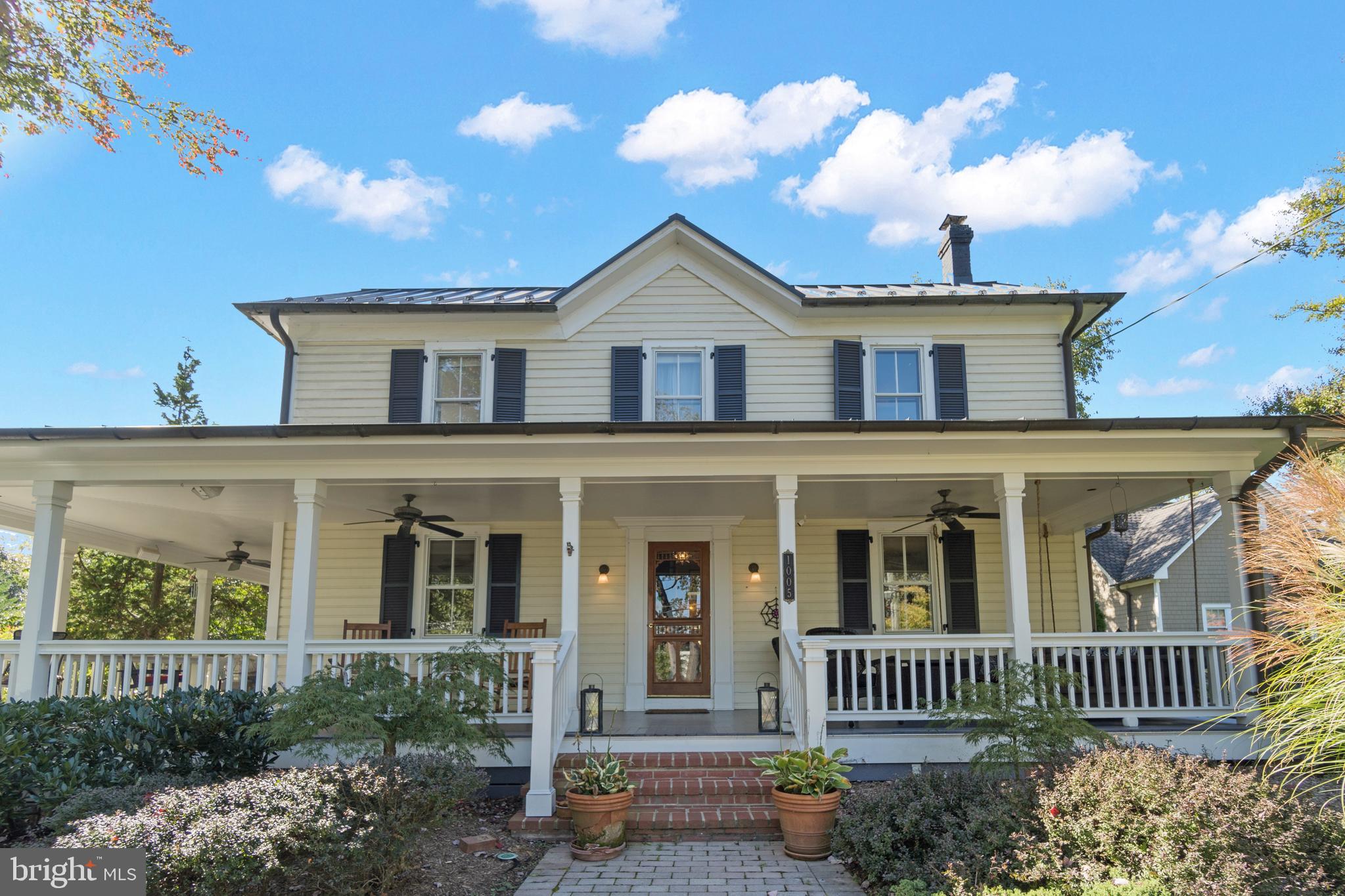 1005 Grant Street Herndon, VA 20170 - Photo 1 of 59 a front view of a house with a yard