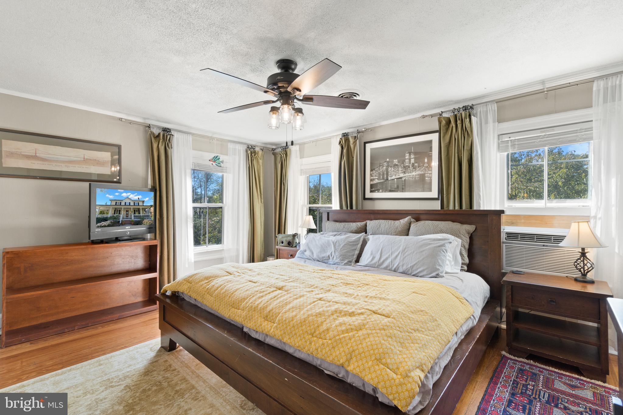 1005 Grant Street Herndon, VA 20170 - Photo 27 of 59 a bedroom with a large bed and a window