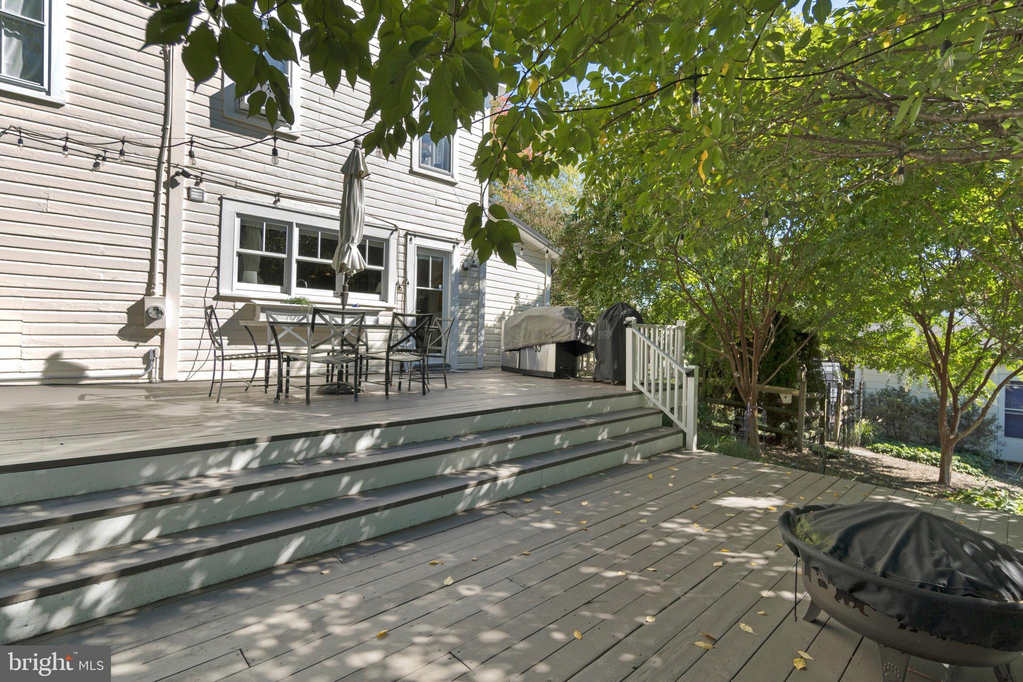 1005 Grant Street Herndon, VA 20170 - Photo 39 of 59 a view of outdoor space with seating area