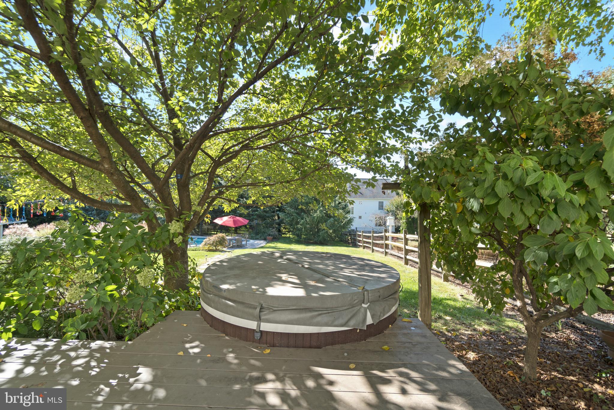 1005 Grant Street Herndon, VA 20170 - Photo 40 of 59 a view of a outdoor space