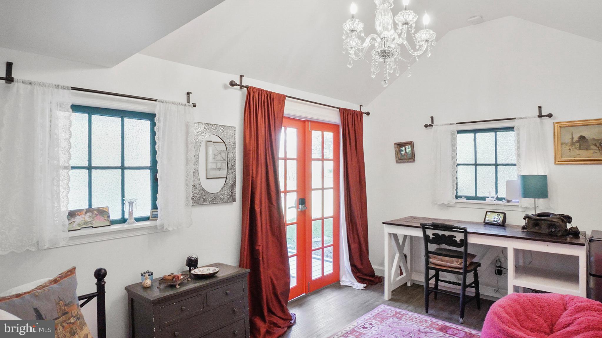 1005 Grant Street Herndon, VA 20170 - Photo 49 of 59 a livingroom with window